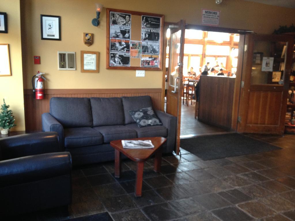 Howe Sound Inn & Brewing Company Сквомиш Экстерьер фото
