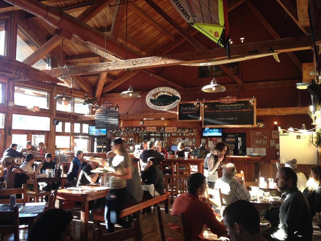 Howe Sound Inn & Brewing Company Сквомиш Экстерьер фото