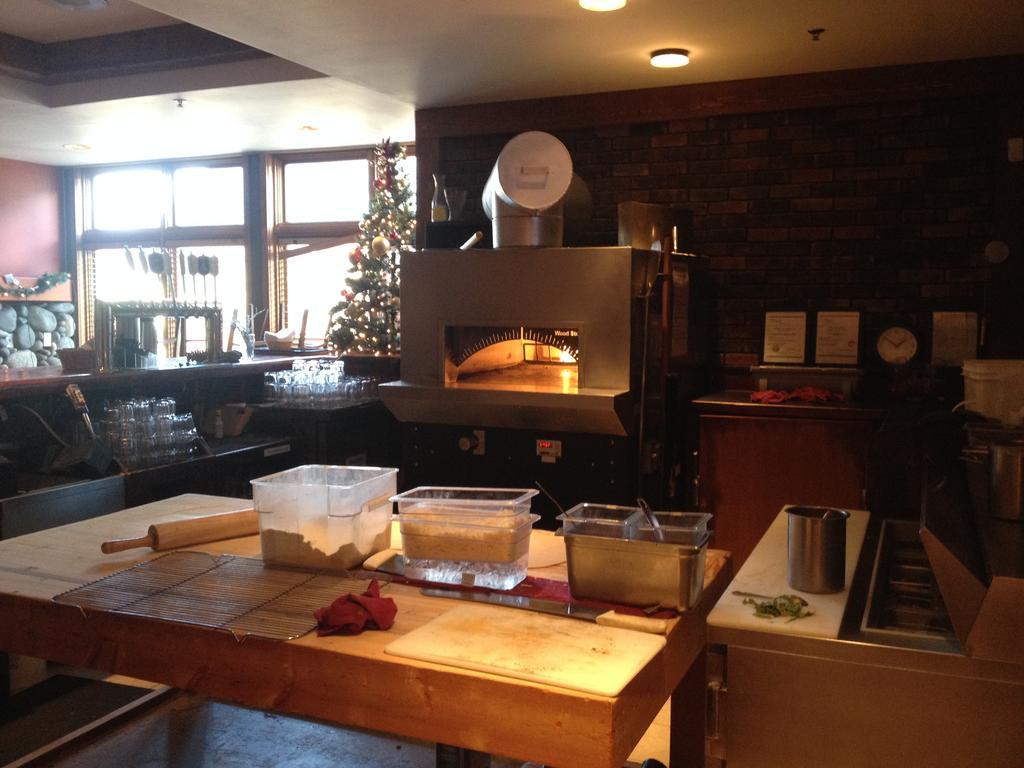 Howe Sound Inn & Brewing Company Сквомиш Экстерьер фото
