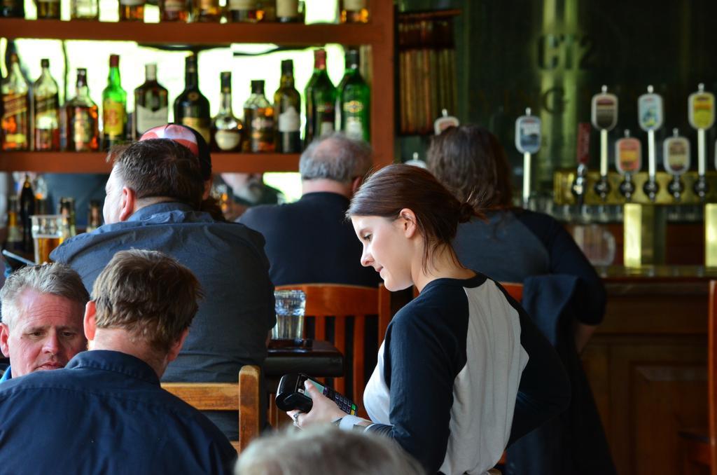 Howe Sound Inn & Brewing Company Сквомиш Экстерьер фото