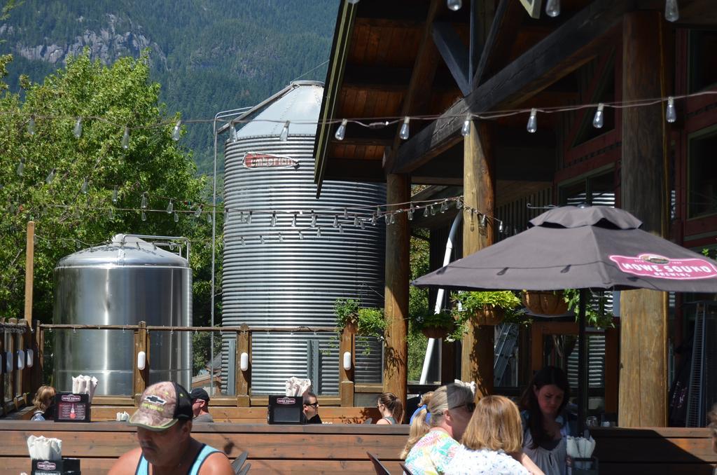 Howe Sound Inn & Brewing Company Сквомиш Экстерьер фото