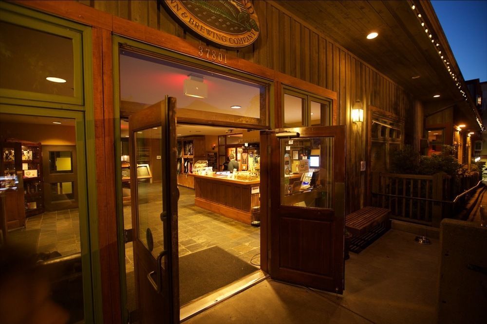 Howe Sound Inn & Brewing Company Сквомиш Экстерьер фото