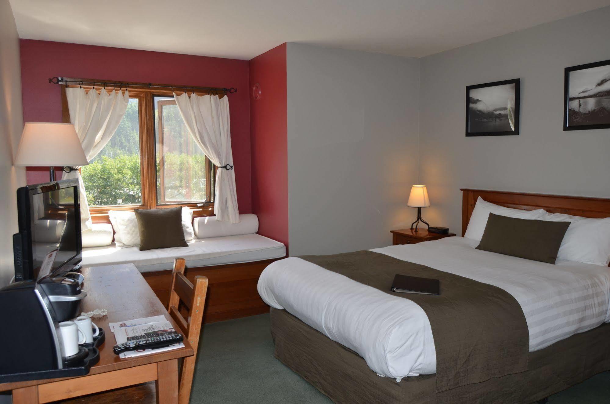 Howe Sound Inn & Brewing Company Сквомиш Экстерьер фото